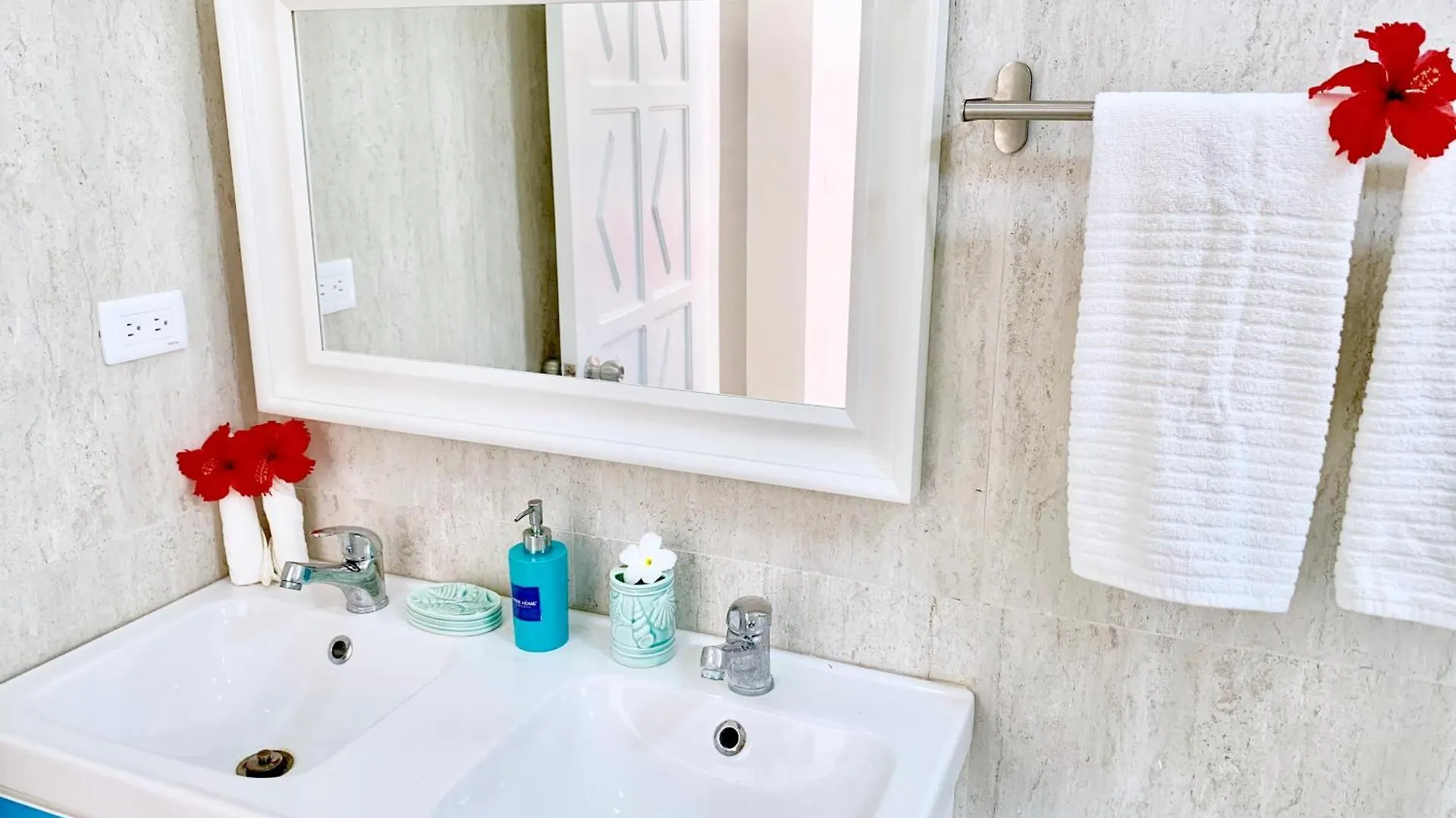Piazzetta Aparthotel Steps From Bavaro Beach With Pool Access Punta Cana
